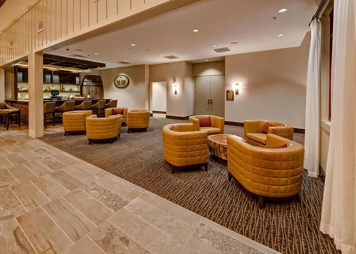 Black Fox Lodge Pigeon Forge, Tapestry Collection By Hilton